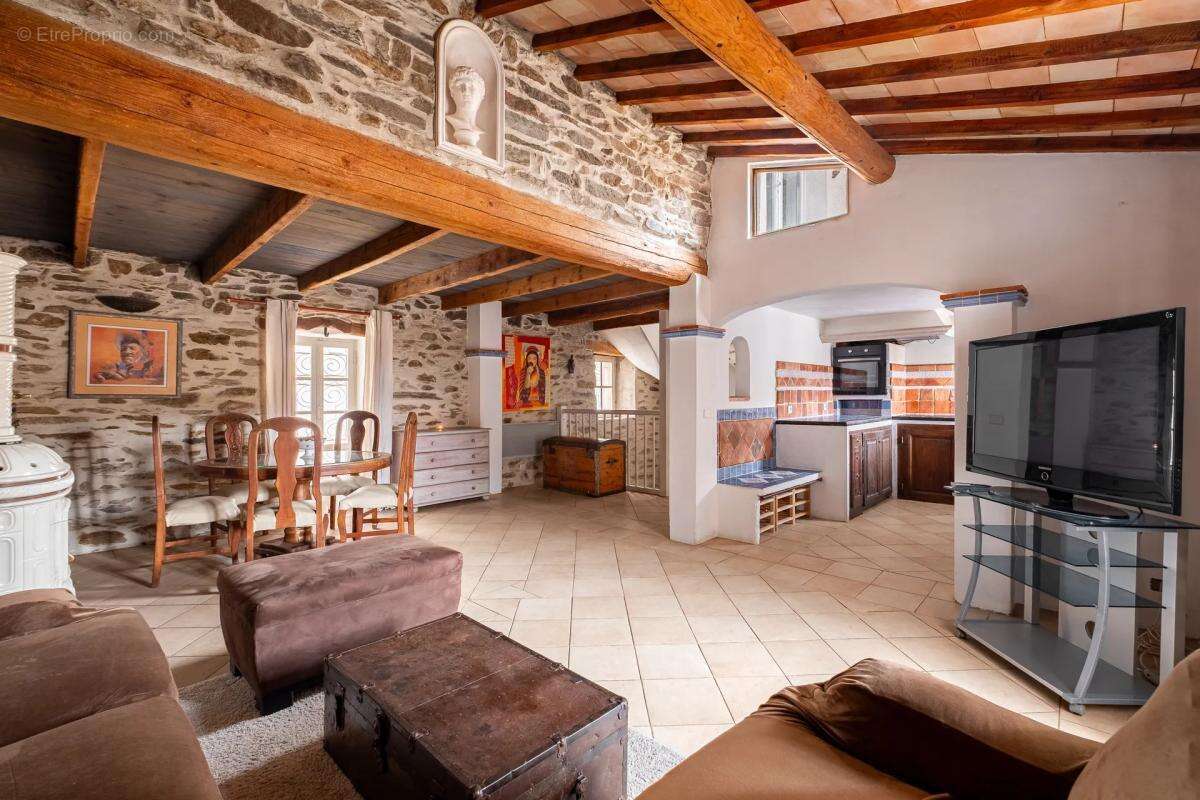 Maison à LA GARDE-FREINET