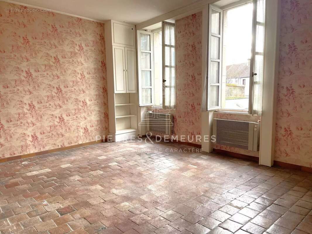 Bâtisse de caractère à rénover – deux logements et fort potentiel - photo 5
