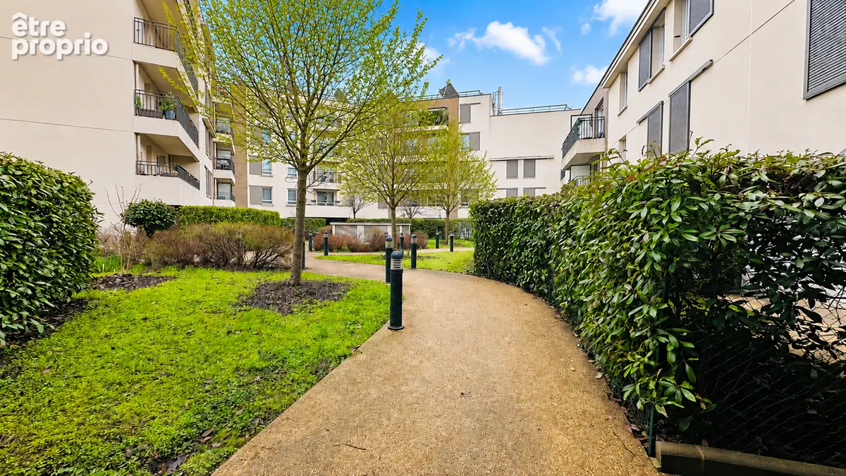 Appt Fontenay Le Fleury 3 pièces 56.01 m2 + 2 parkings en sous-sol et en enfilades - photo 2