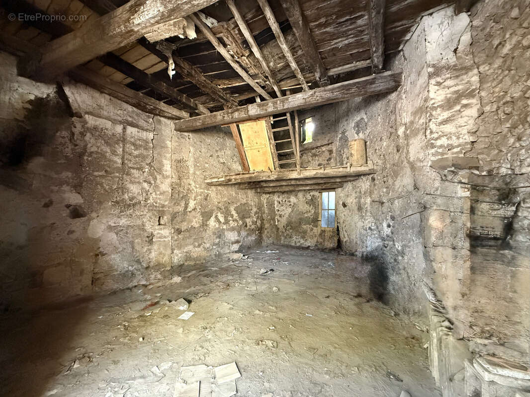 Autre à SAINT-THIBERY