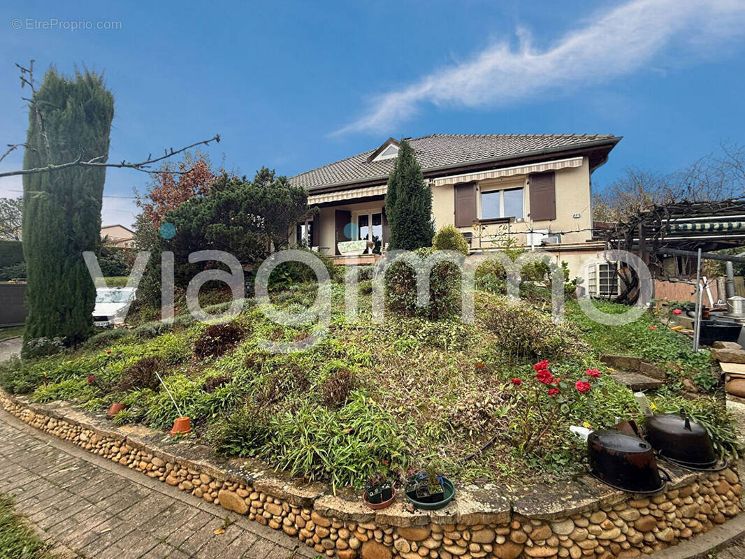 Maison à SAINT-PRIM