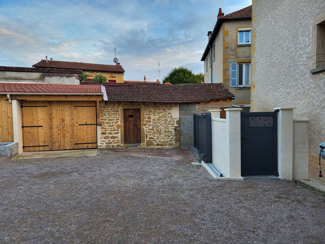 Maison à SAINT-DENIS-DE-CABANNE