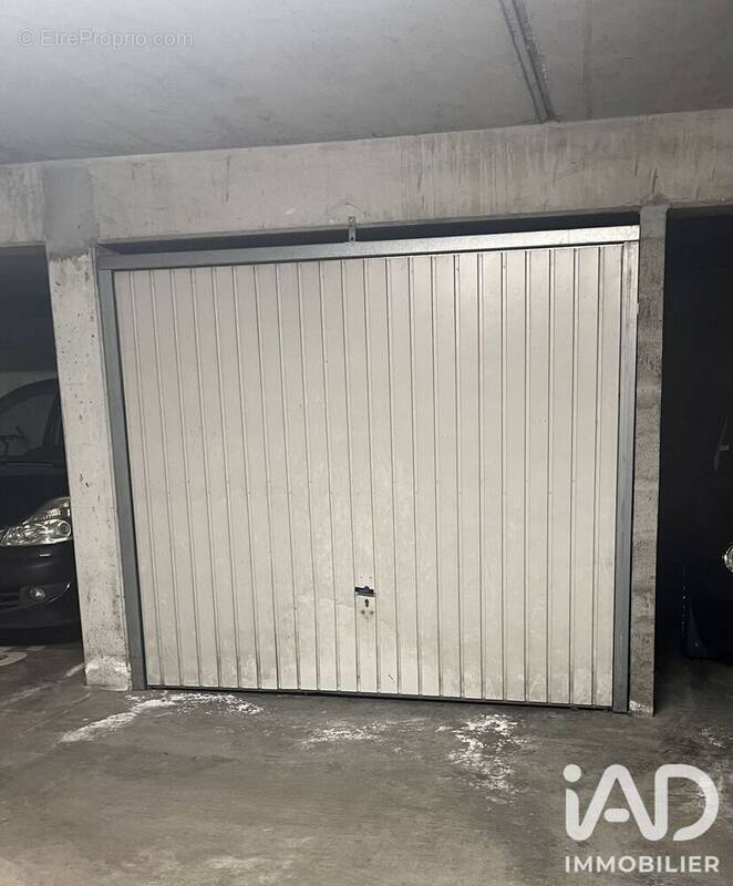 Photo 1 - Parking à PERIGNY