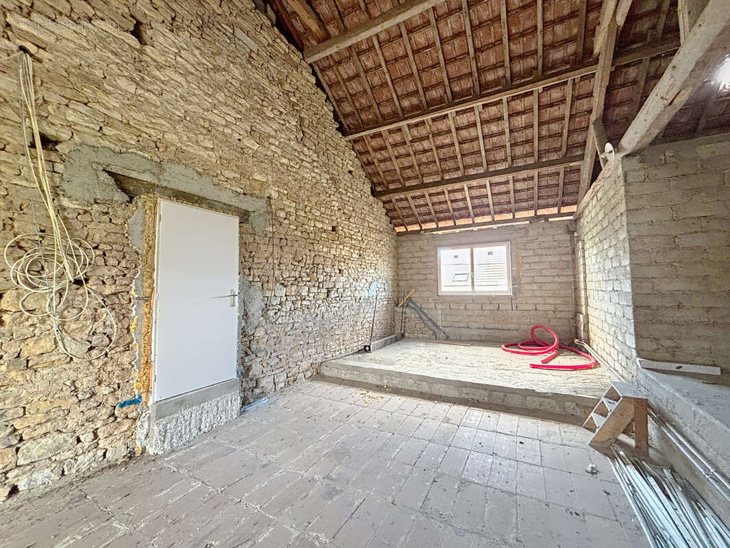 Appartement à TASSENIERES