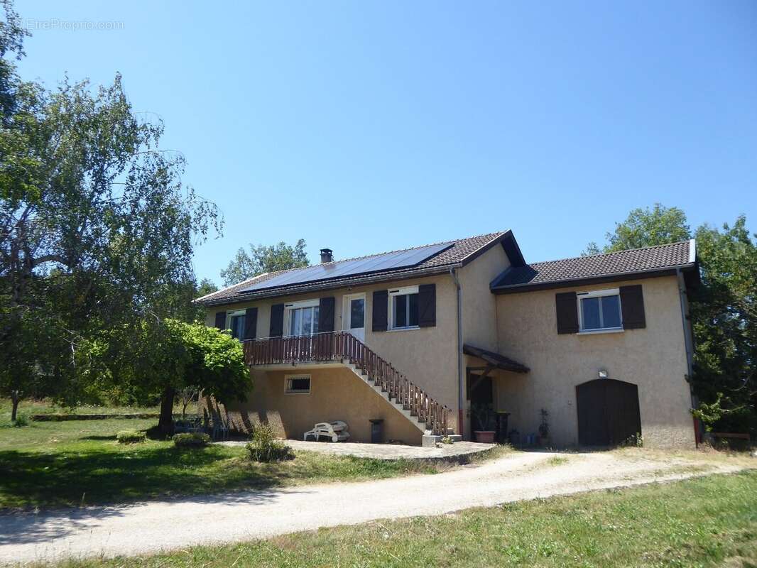 Maison à SICCIEU-SAINT-JULIEN-ET-CARISIEU