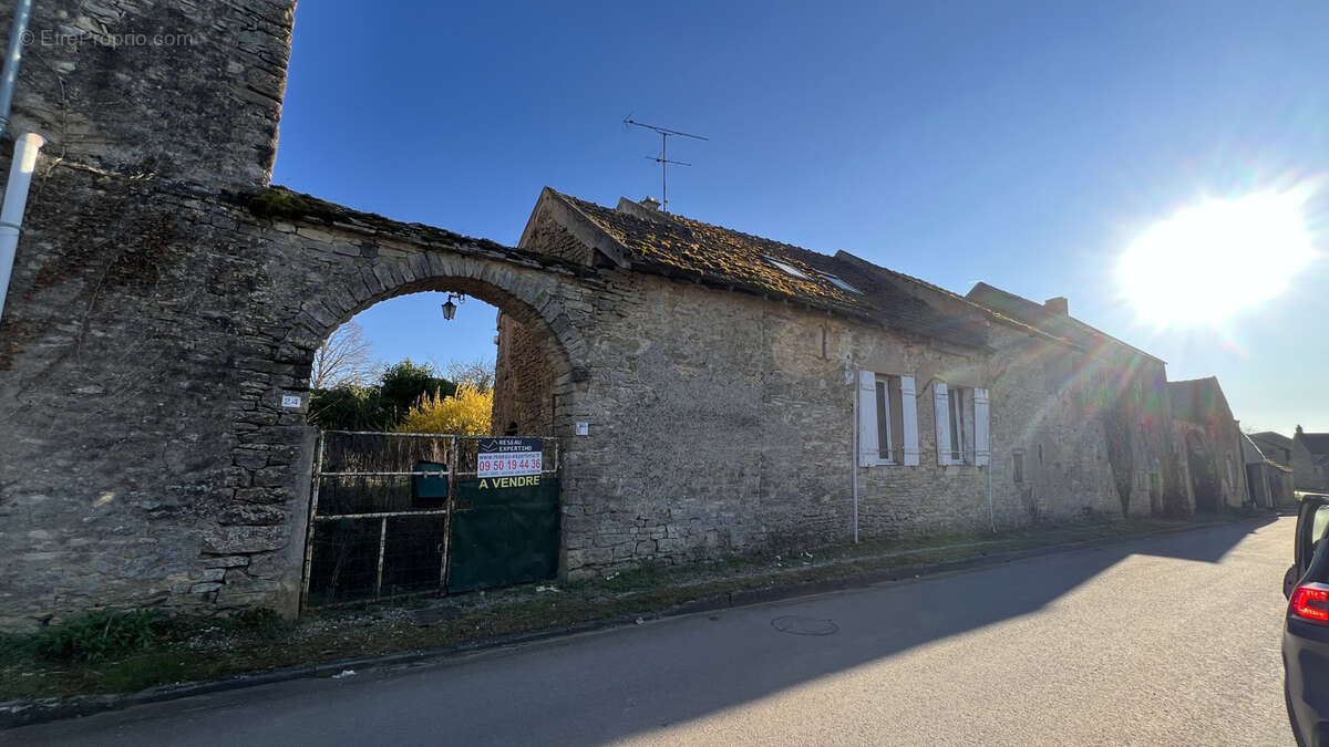 Maison à AVALLON