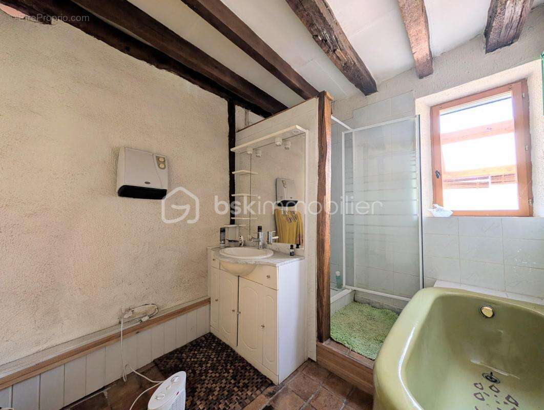 Charme & Authenticité : Magnifique Longère de 184 m² sur 880 m² de terrain - photo 10
