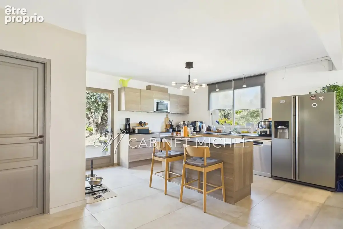 Maison 252 m² à Le Rouret  - photo 8
