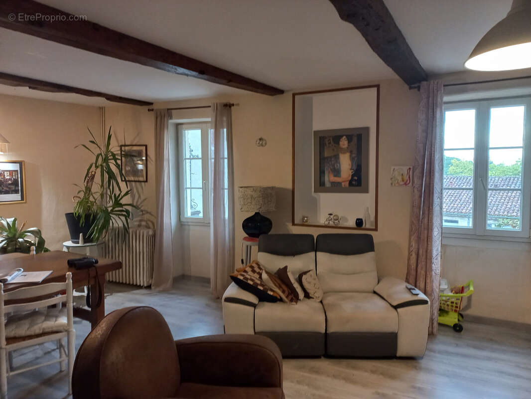 Maison à MONTESQUIOU