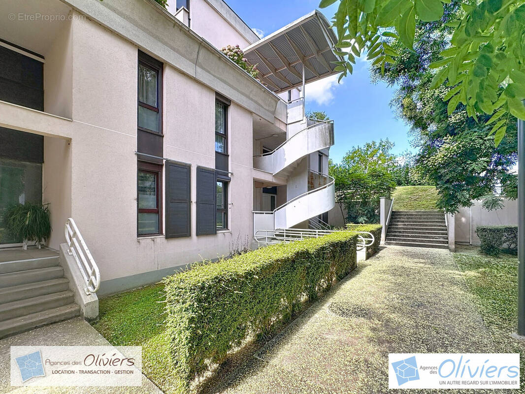 Appartement à VOISINS-LE-BRETONNEUX