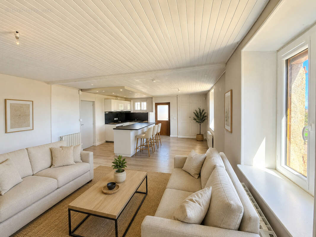 Maison en pierres 95 m2 habitables sur 1000 m2 de terrain avec dépendances - Secteur privilégié de CONDRIEU - photo 7