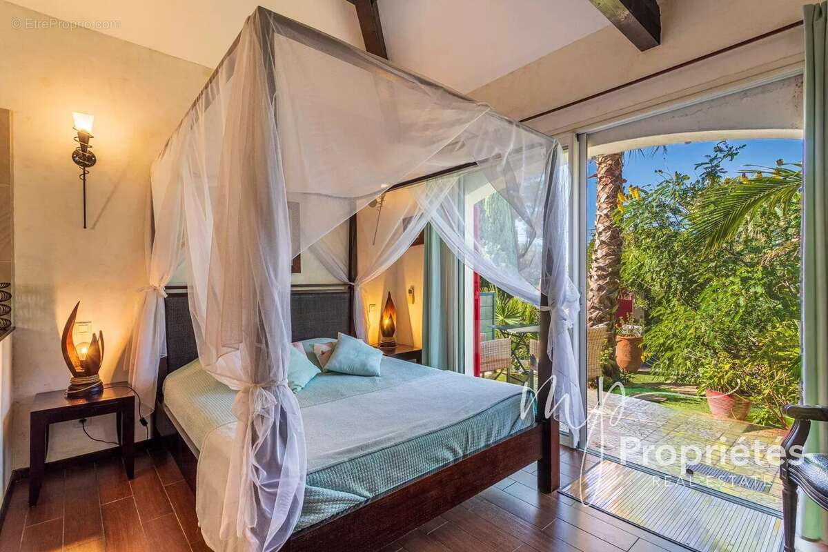 Maison à CARQUEIRANNE