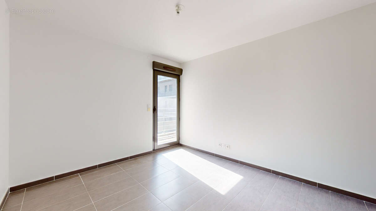 Appartement 68 m² à Marseille-8e  - photo 9
