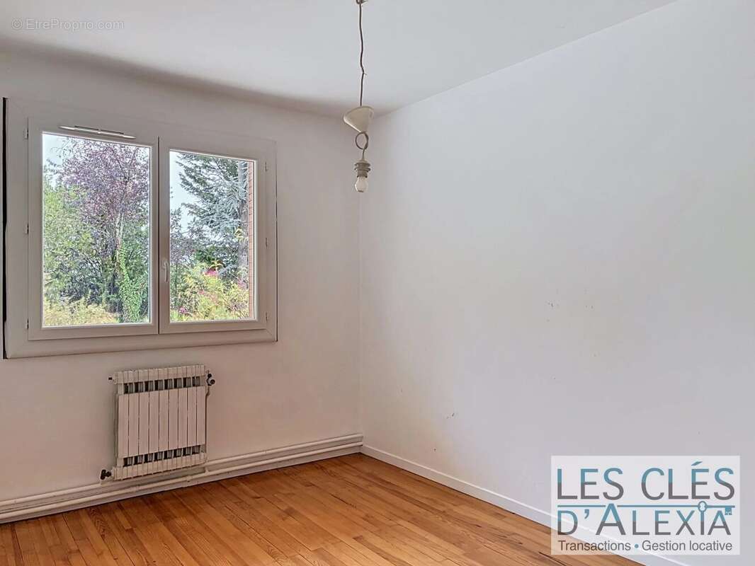 Maison deux appartements- Terrain- deux garages- Veranda - photo 5