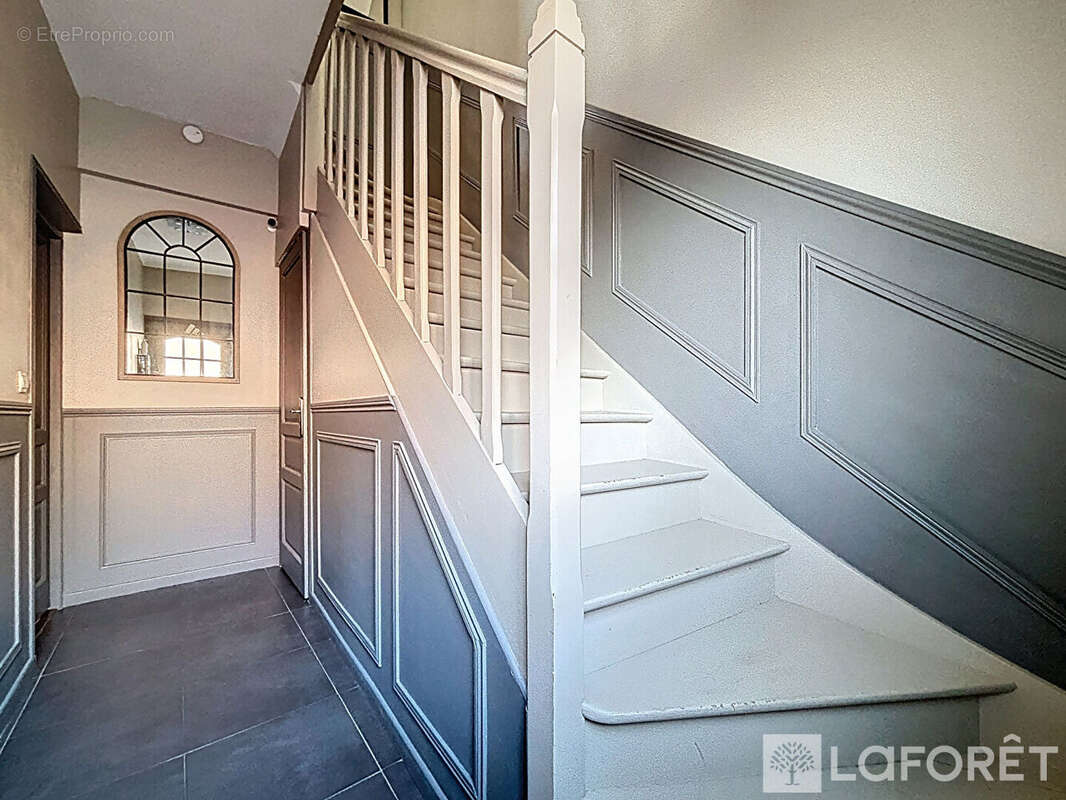 Maison à LA CHAPELLE-D'ARMENTIERES