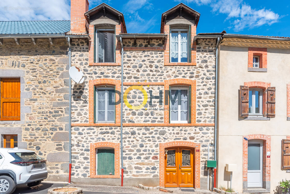 Maison à MASSIAC