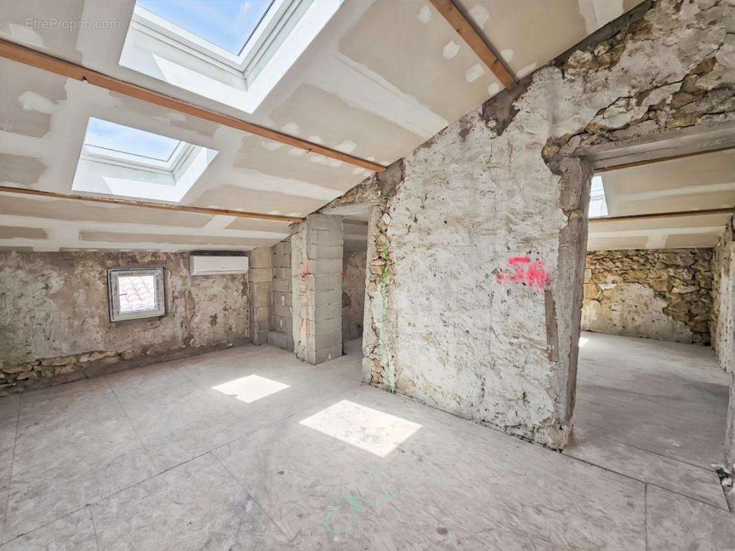À Vendre à Montfrin - Maison de village de 85m² avec terrasse tropézienne - photo 5