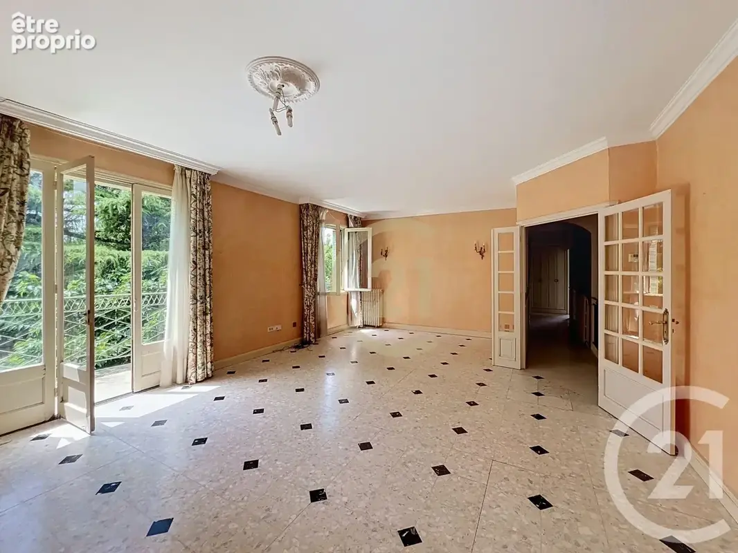 Maison 9 pièces 222 m² à vendre à Uzes (30700) - photo 6