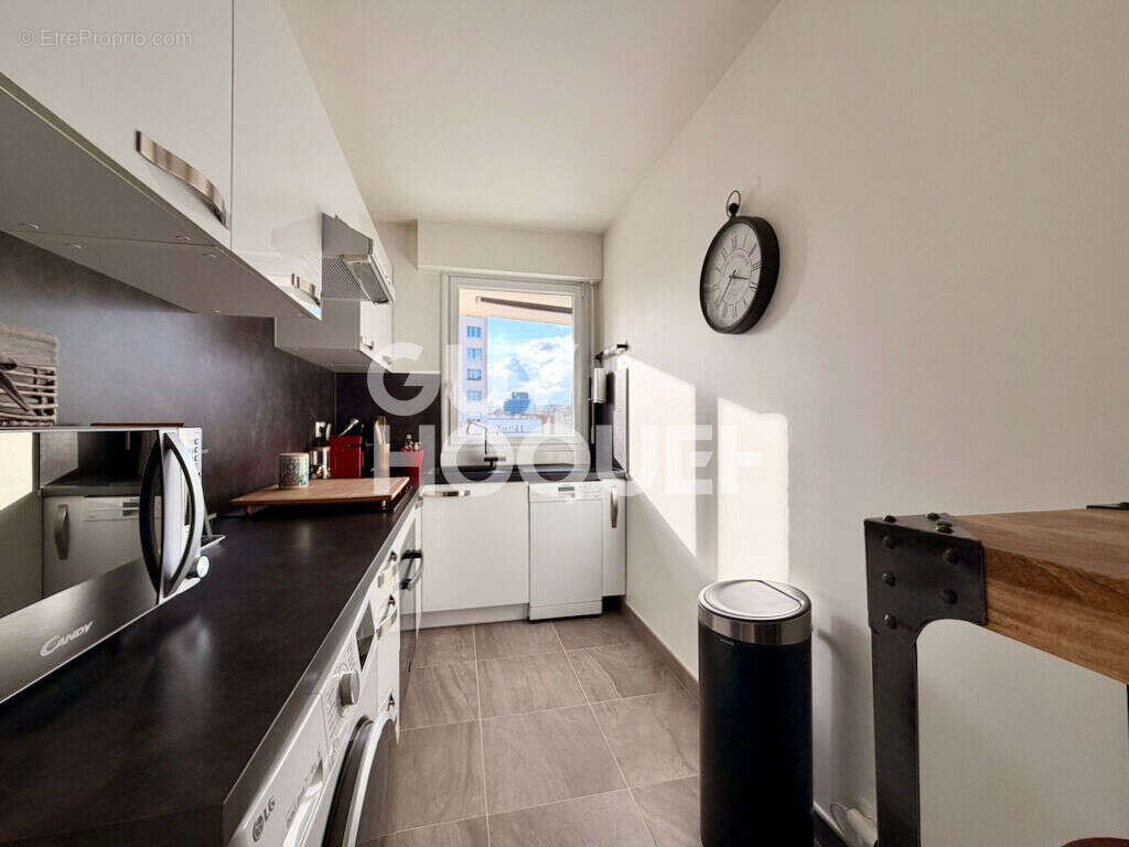 Appartement à COURBEVOIE