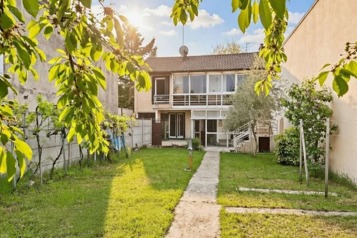 Maison à SAINT-MAUR-DES-FOSSES