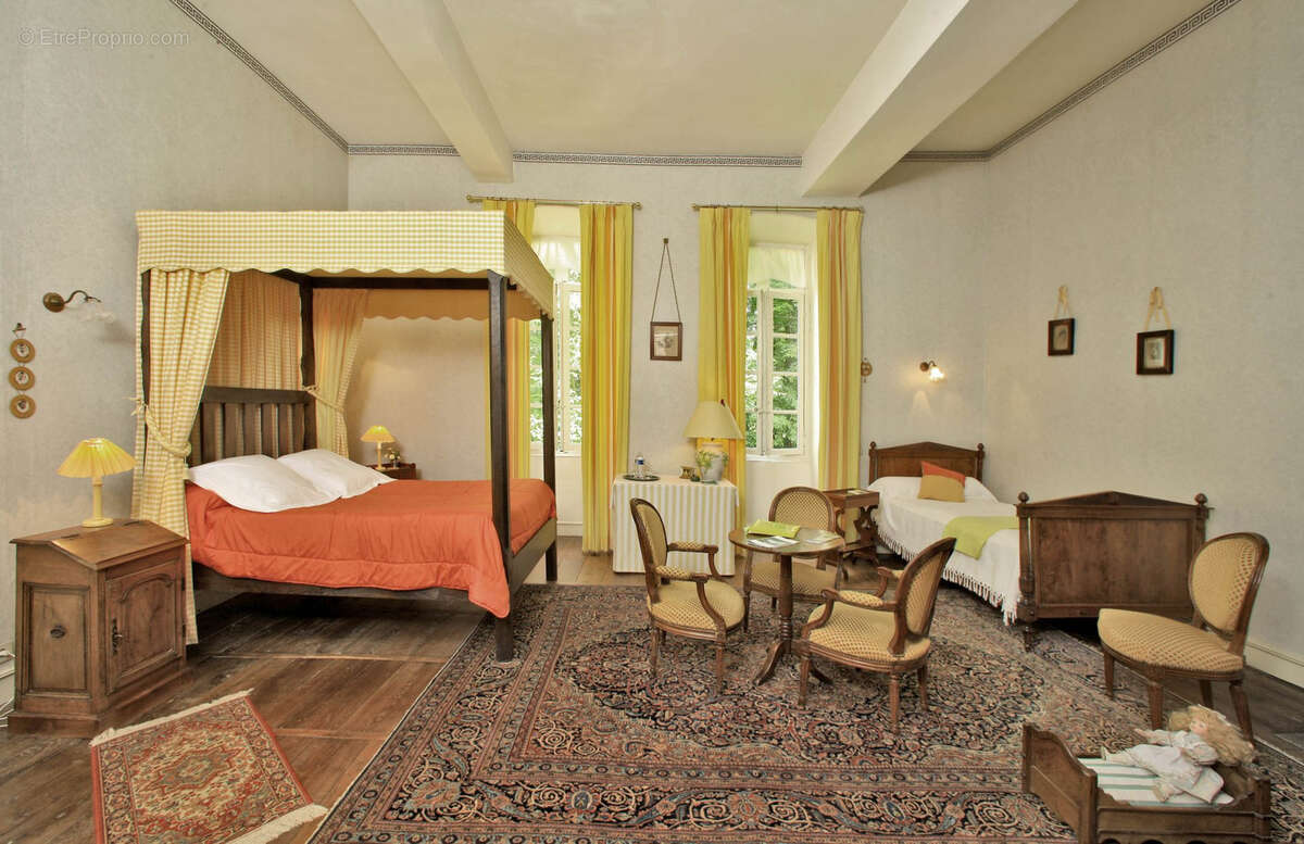 Maison à CHAMPAGNAC-DE-BELAIR