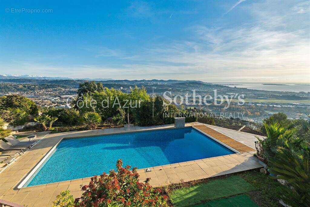 Maison à MANDELIEU-LA-NAPOULE