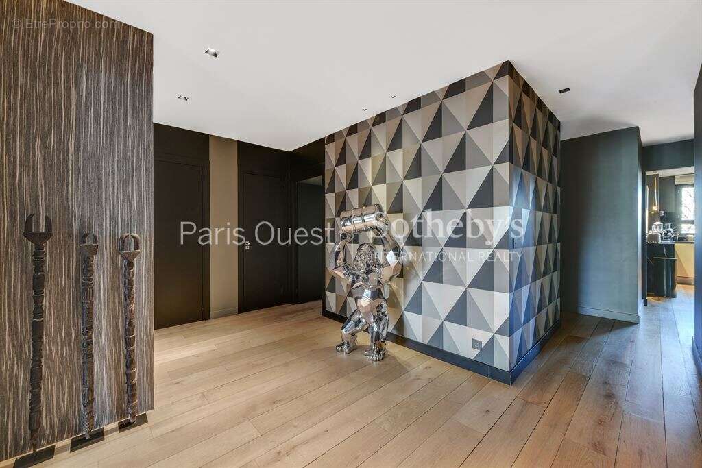 Appartement à PARIS-16E