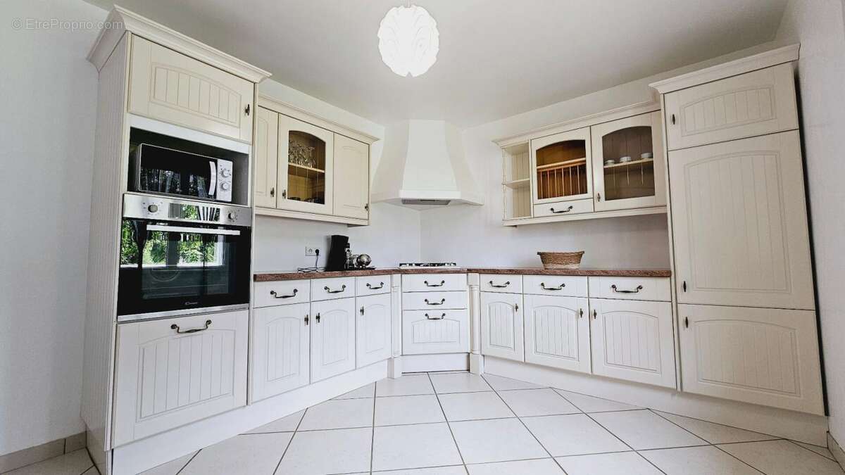 Maison à MEHUN-SUR-YEVRE