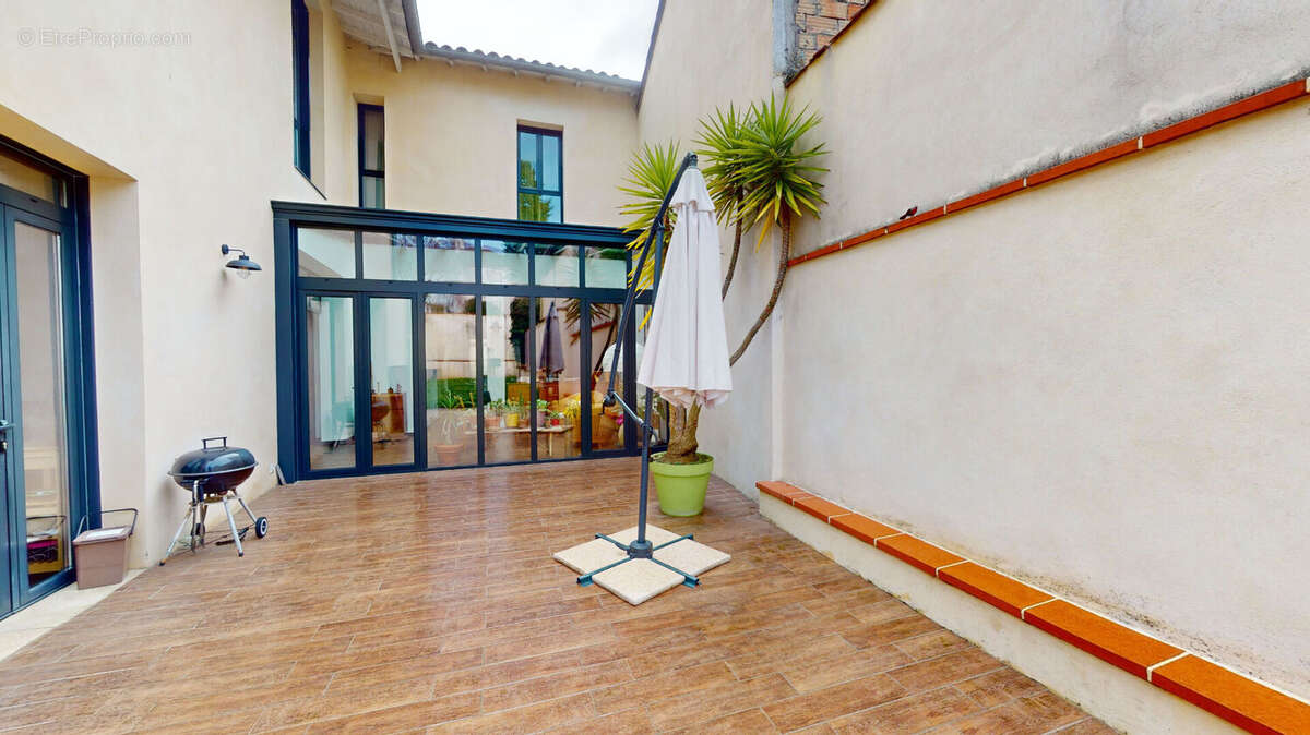 Maison spacieuse de 7 pièces à vendre à Moissac - photo 3