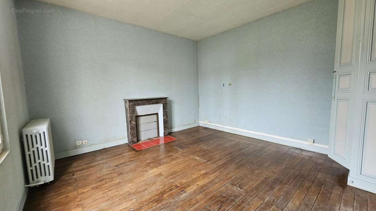 Maison de charme – Centre-ville – Idéal primo-accédant / investisseur / retraités NOYANT (49) - photo 12