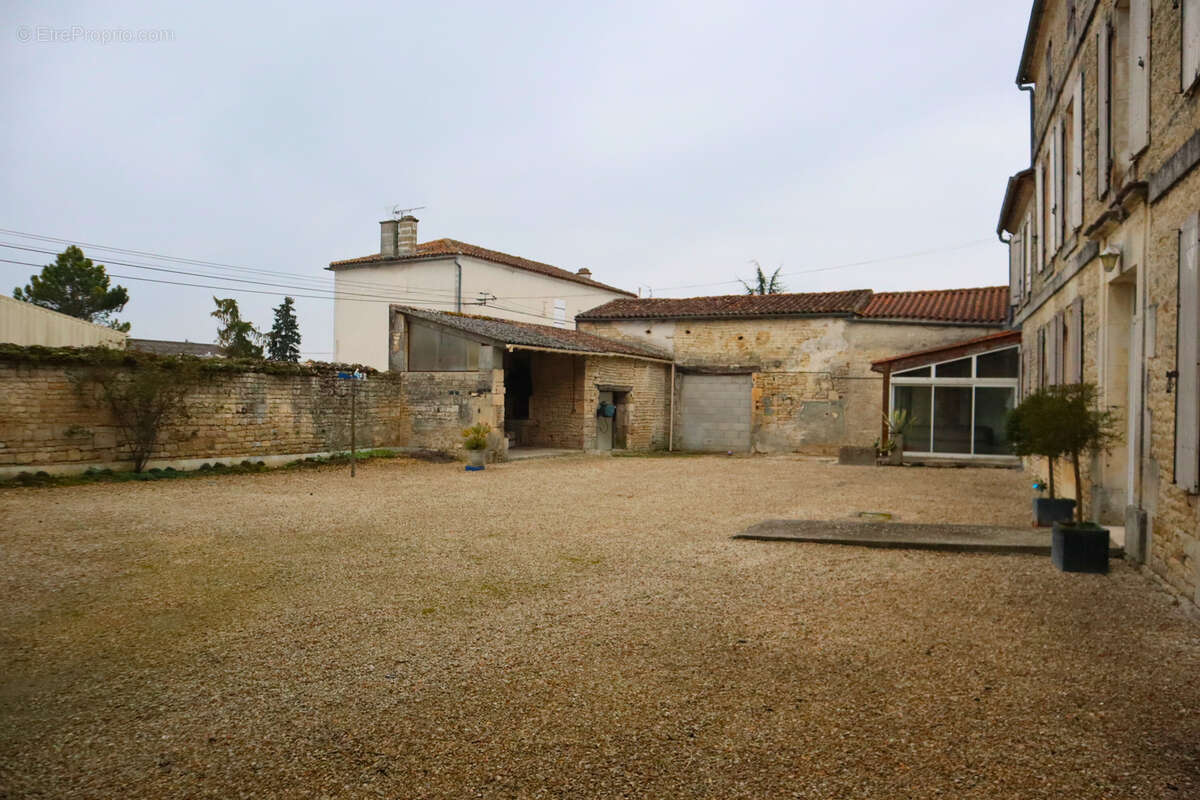 Maison à COURBILLAC