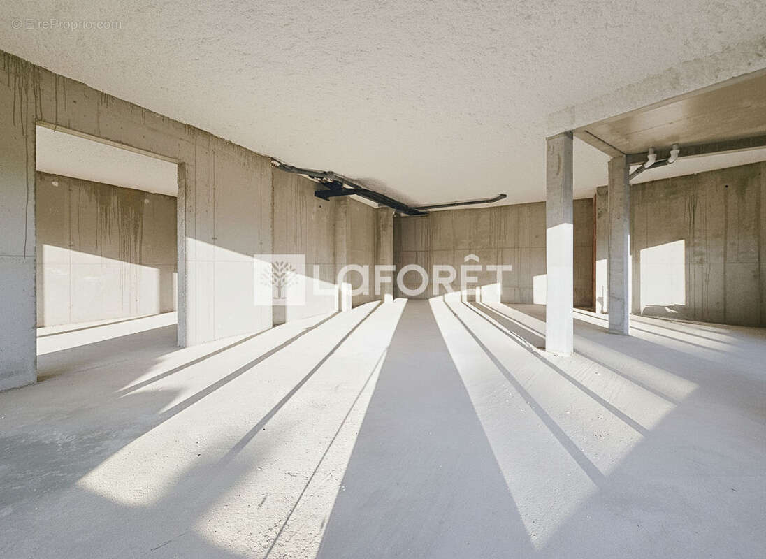 Local commercial pour restaurant 123 m² - AVRILLE - photo 4