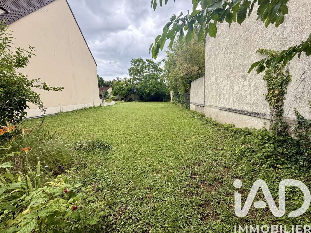 Terrain 422 m² à Villeneuve-Le-Roi  - photo 3
