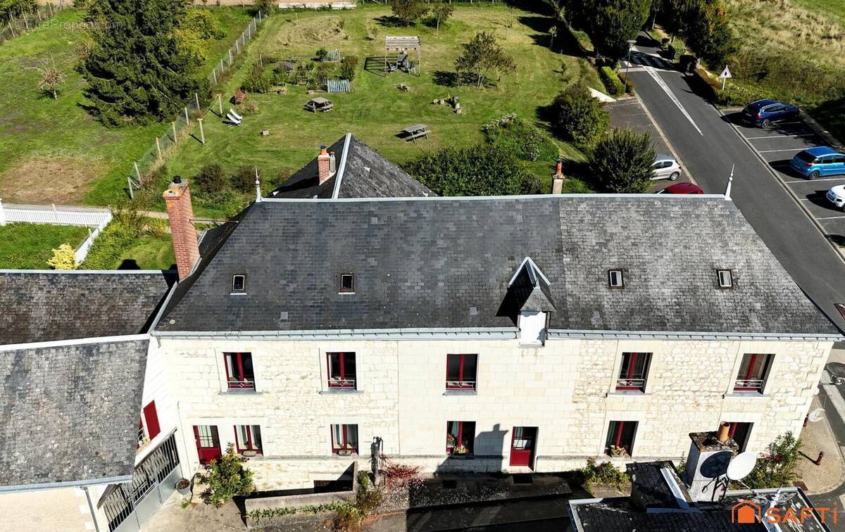 Photo 1 - Commerce à CHINON