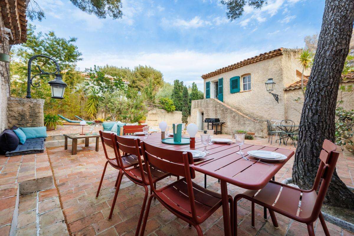 Maison 8 pièces 215 m² à vendre à Cassis (13260) - photo 3