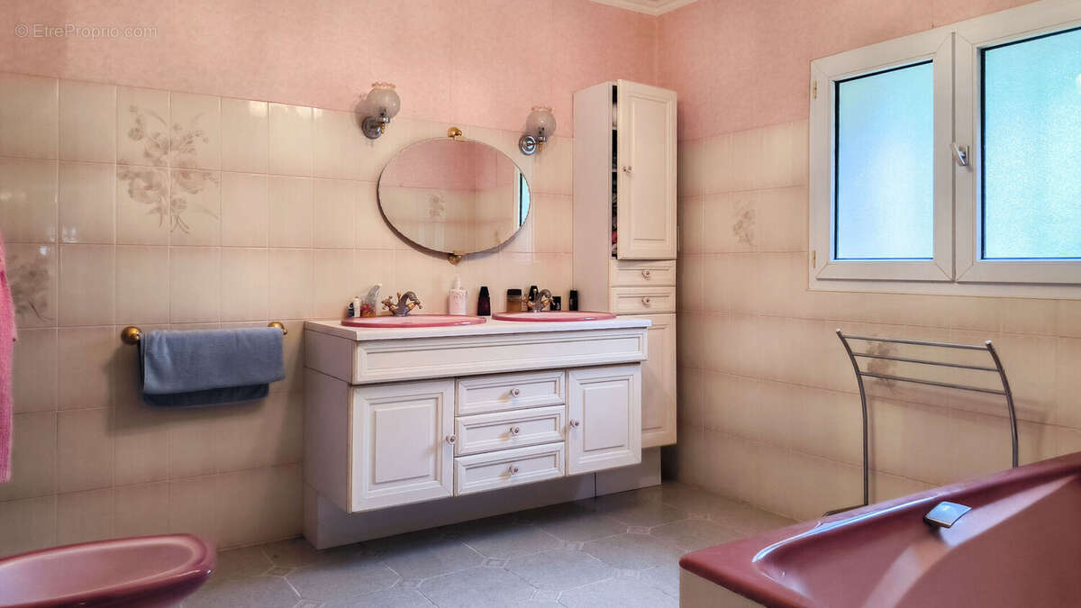 Melgven - Maison familiale de 5 chambres avec vie de plain pied - photo 8
