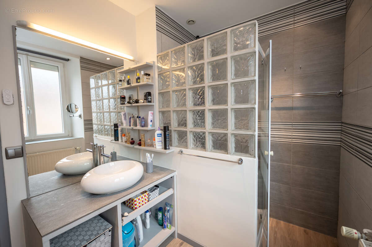 Appartement à FRASNE