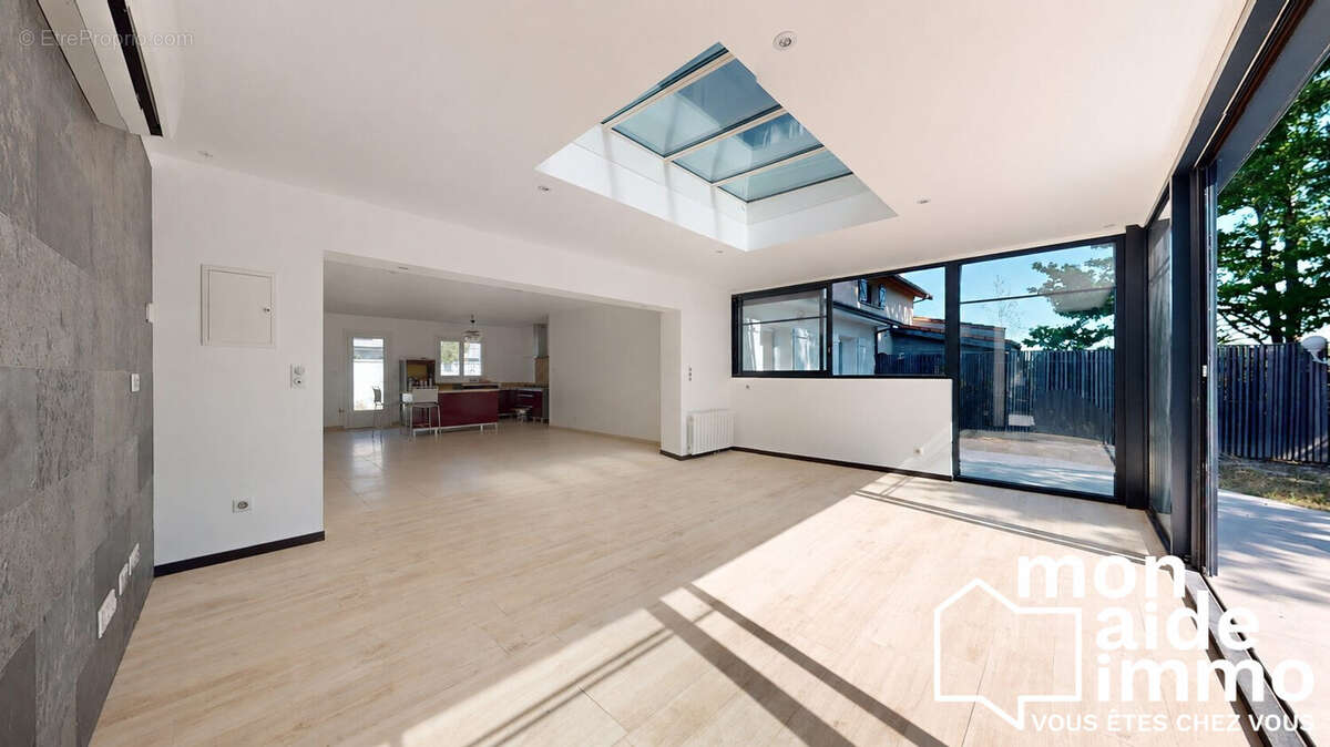 Maison 130 m² à Carignan-De-Bordeaux  - photo 8