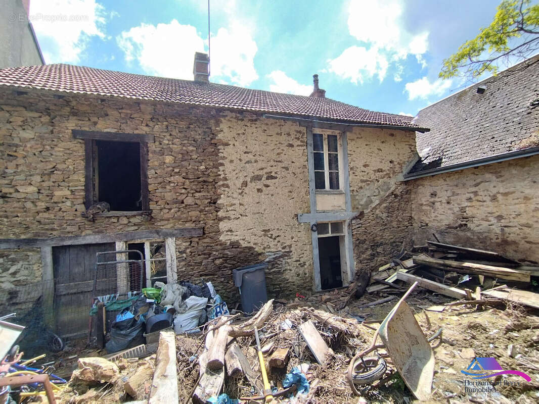 FACADE ARRIERE - Maison à SAINT-PRIEST-LA-MARCHE