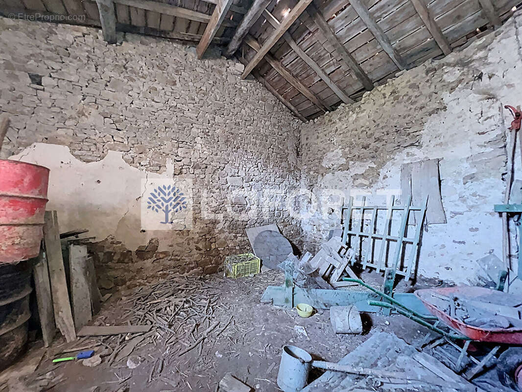 Maison à SAINT-LOUP-LAMAIRE