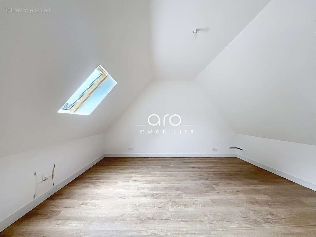 Maison 104 m² à Camphin-En-Pevele  - photo 9