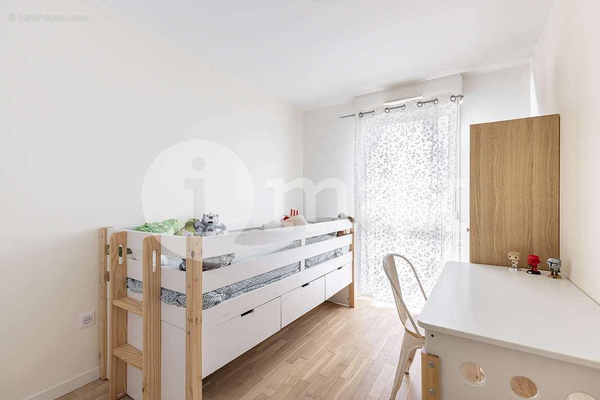 Appartement à COURBEVOIE
