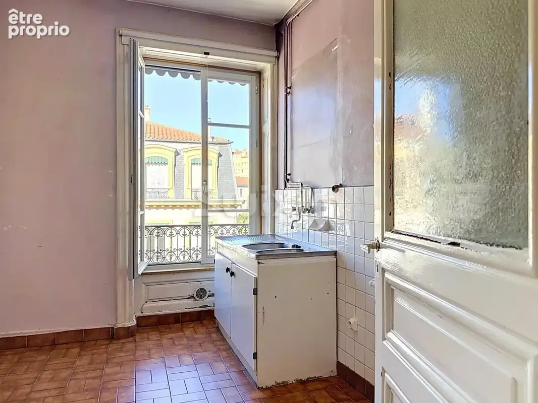 Lyon 1 - t4 de caractère – vue exceptionnelle - photo 3