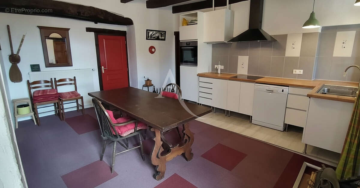 Maison en pierre 122m² + grange aménageable, à 5 min des commerces - photo 5