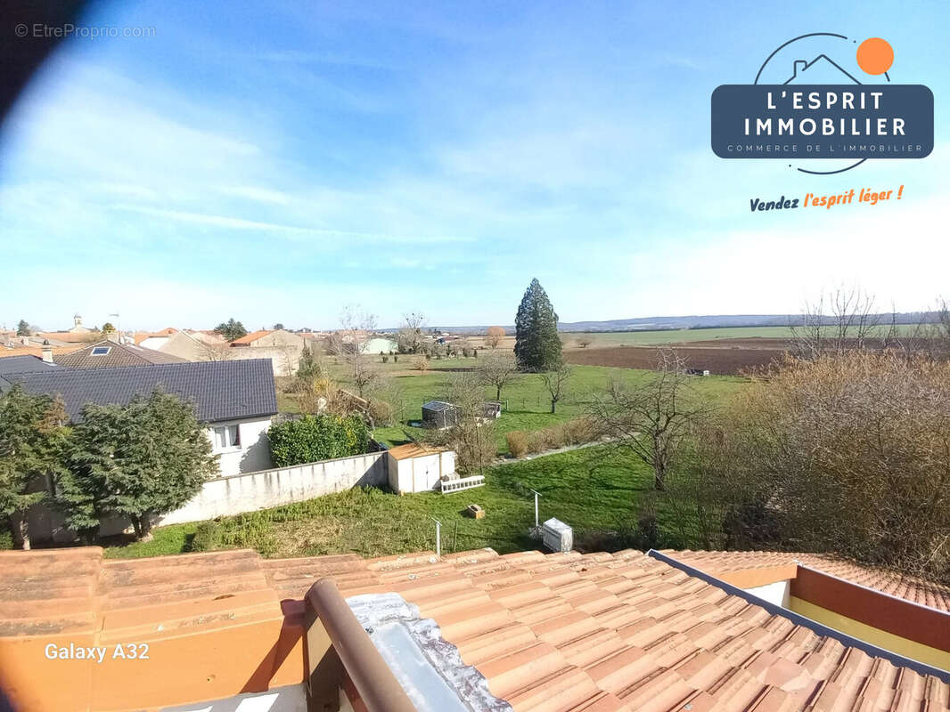 Appartement à COIN-LES-CUVRY