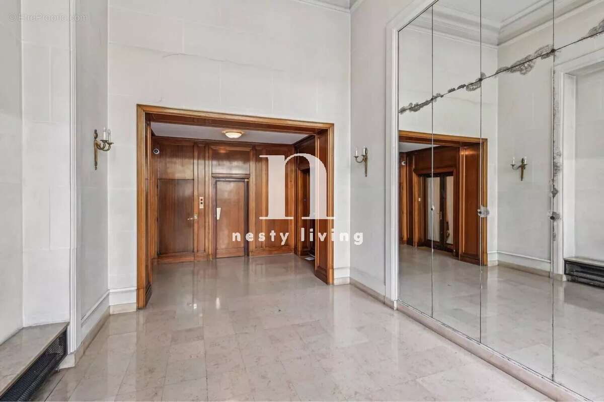 Appartement à PARIS-16E