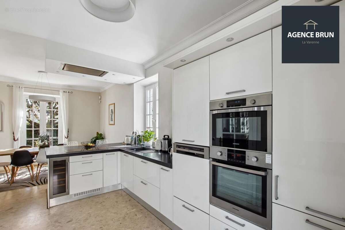 Maison à SAINT-MAUR-DES-FOSSES