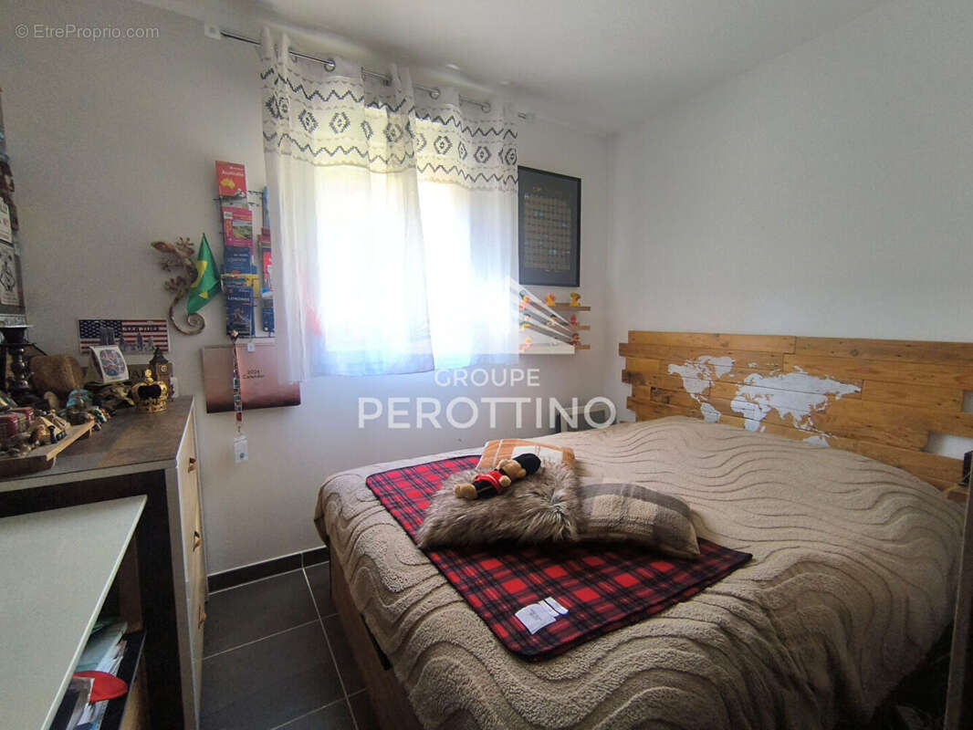 Appartement à PEYNIER