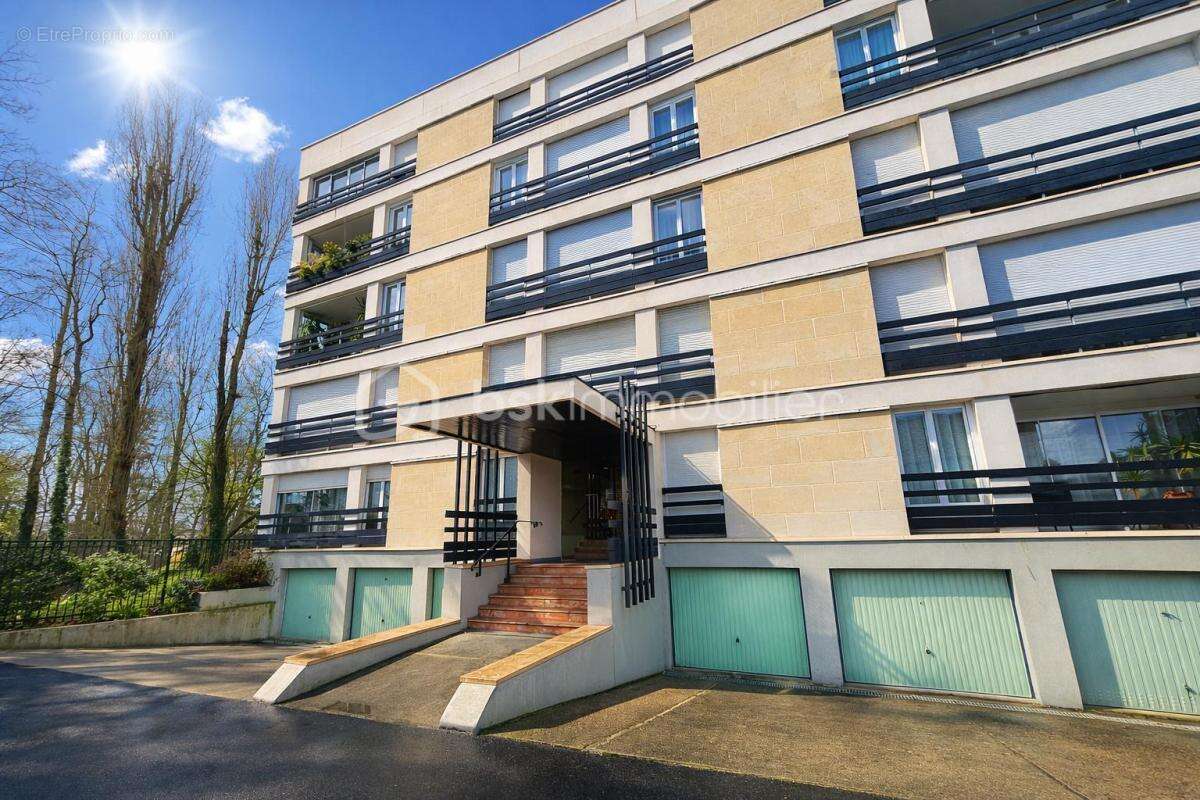 Appartement à EZANVILLE