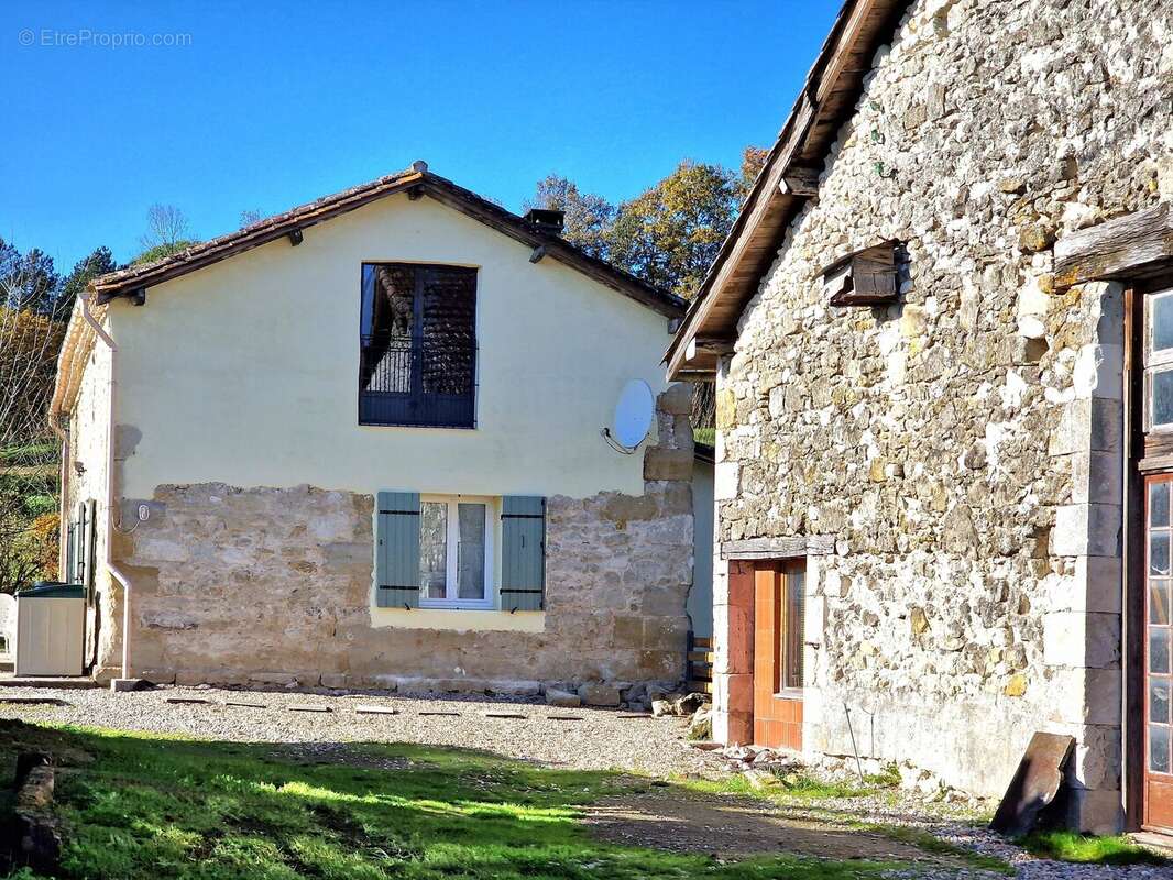 Ferme en pierre avec granges à rénover, piscine et VUE - proche d'Eymet ! - photo 16